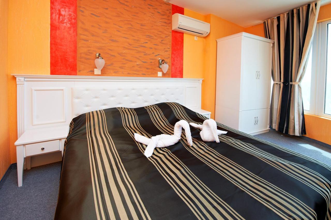 Family Hotel Paros Pomorie Exterior photo