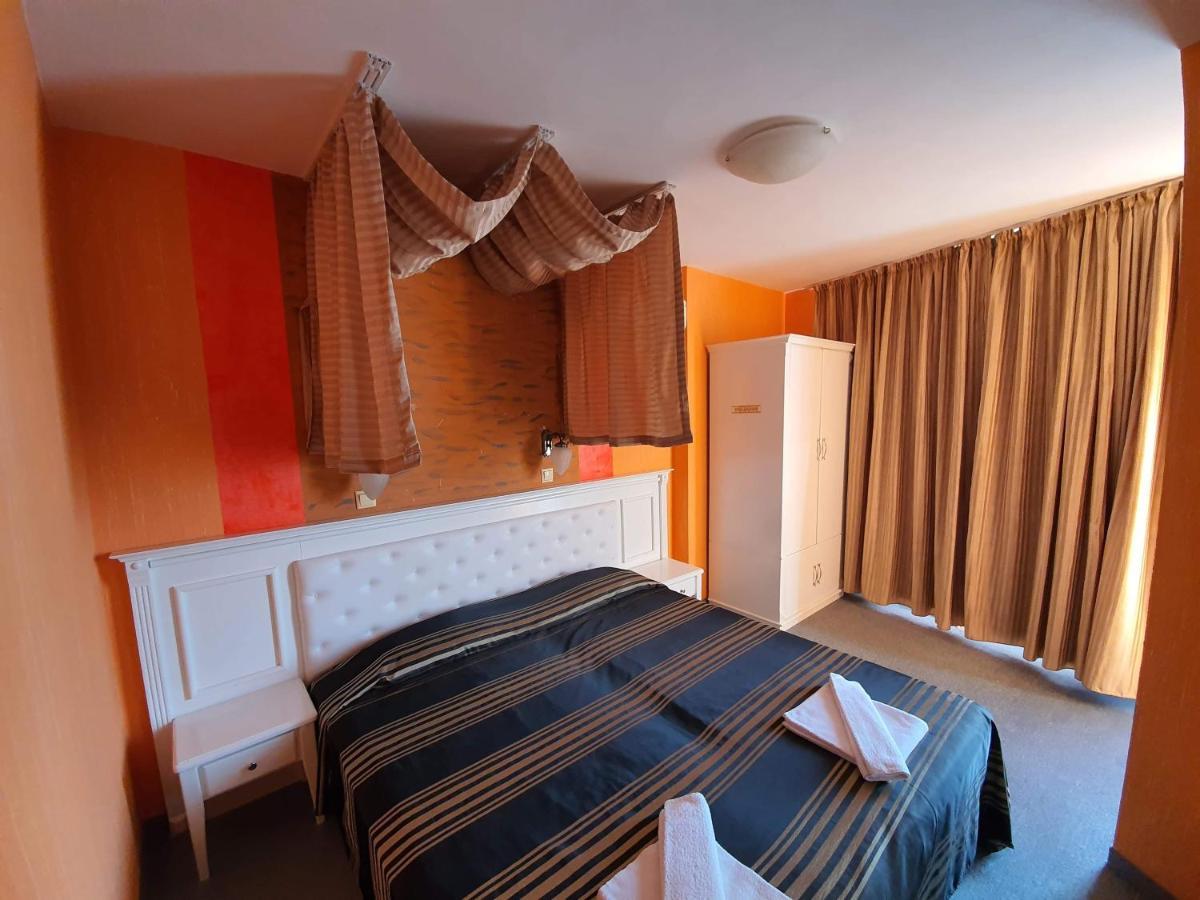 Family Hotel Paros Pomorie Exterior photo