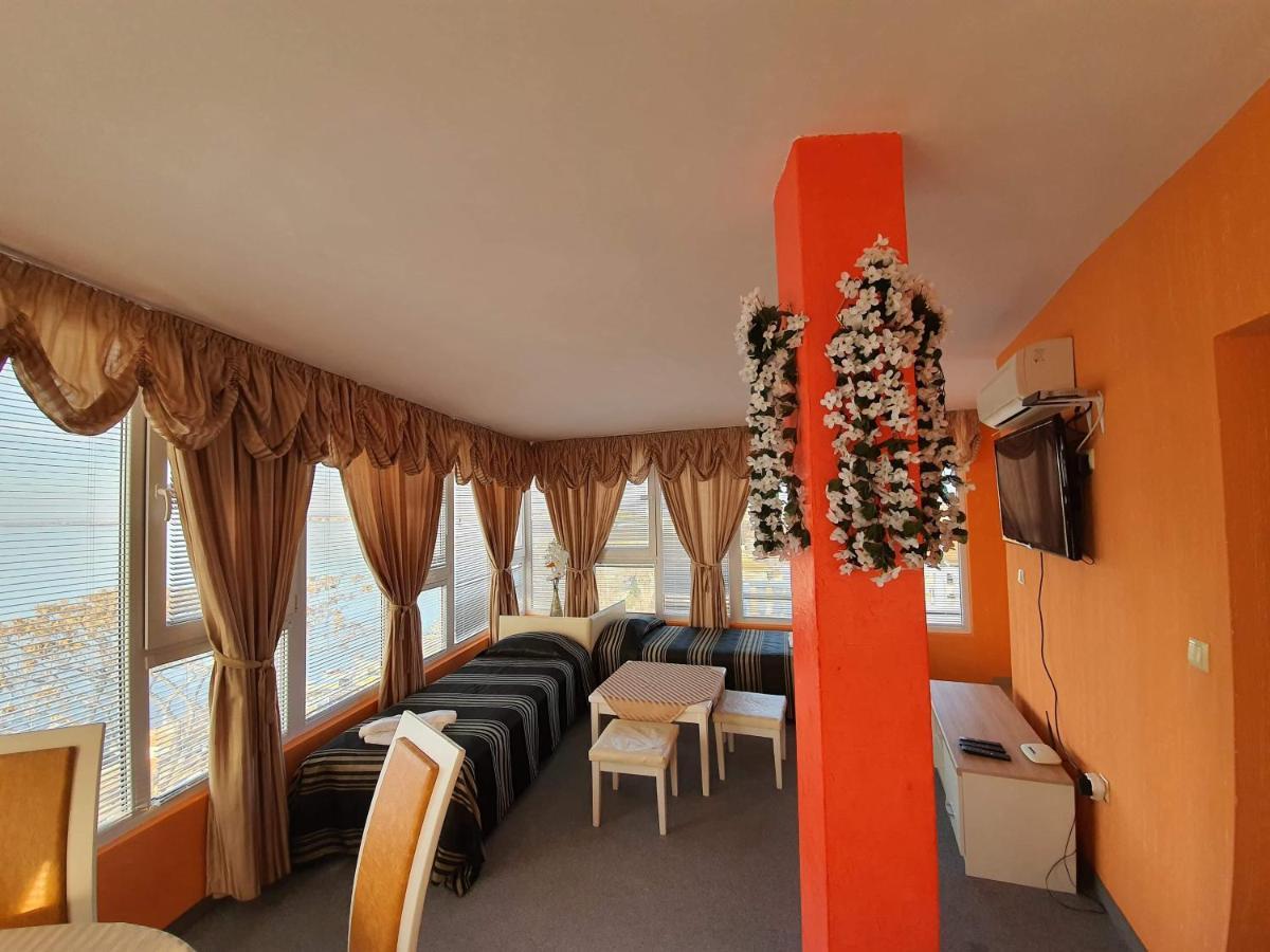 Family Hotel Paros Pomorie Exterior photo