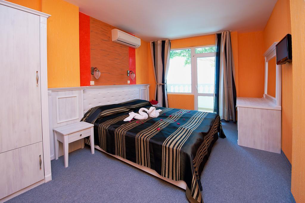 Family Hotel Paros Pomorie Room photo
