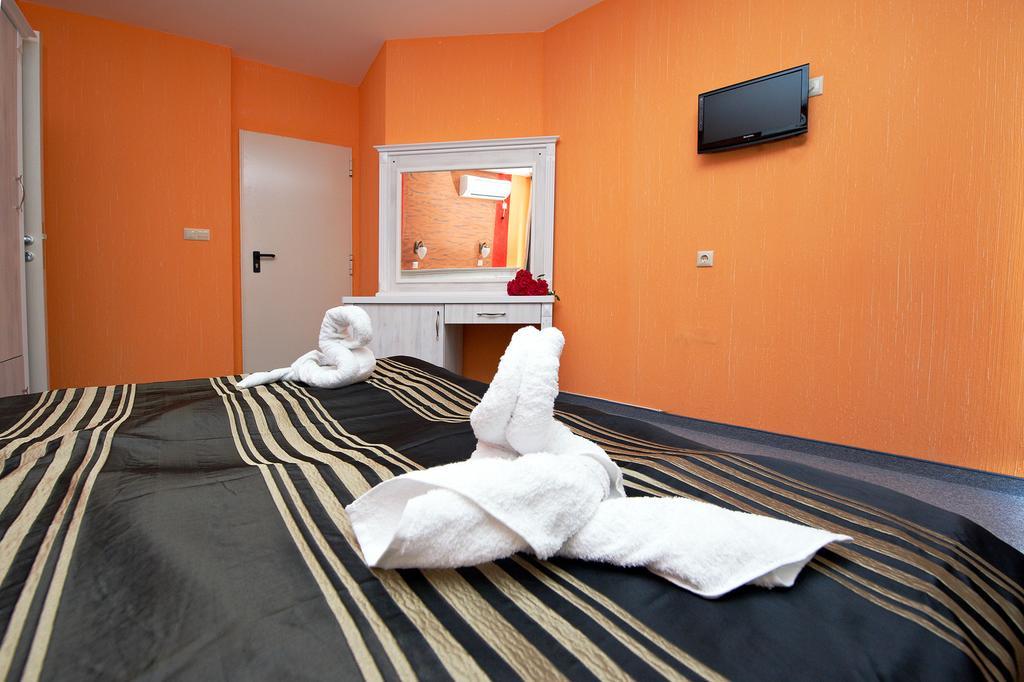 Family Hotel Paros Pomorie Room photo