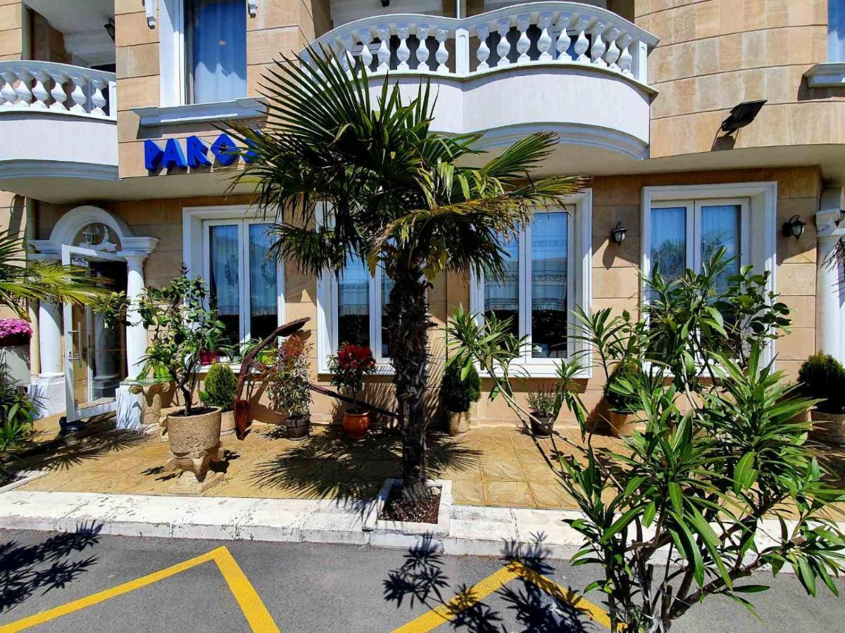 Family Hotel Paros Pomorie Exterior photo