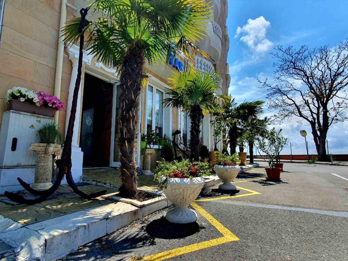 Family Hotel Paros Pomorie Exterior photo